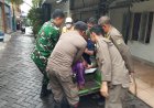Babinsa Bubutan Bersama Satpol PP Evakuasi Lansia Terlantar ke Liponsos Keputih