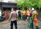 Babinsa Rungkut Gerak Cepat Bantu Penanganan Kebakaran Rumah di Kalirungkut