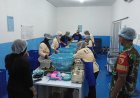 Babinsa Koramil Lakarsantri Dampingi Distribusi Makan Bergizi Gratis untuk 1.830 Penerima Manfaat