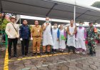Pastikan Hewan Kurban Sehat dan Aman, Babinsa Gayungan Turun Langsung Dampingi Pemeriksaan di Masjid Al Akbar