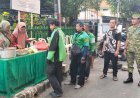 Semangat Kebersamaan, Koramil Bubutan Gelar Jum’at Berkah dengan Bagikan Makan Gratis untuk Tukang Becak dan Driver Online