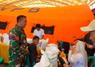 Hadir ditengah Masyarakat, Babinsa Dampingi Penyaluran Bantuan Beras untuk 1.067 KK di Sidotopo