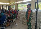 Babinsa Gebang Putih Dampingi Penyaluran Bantuan Beras, Pastikan Warga Penerima Manfaat Terlayani
